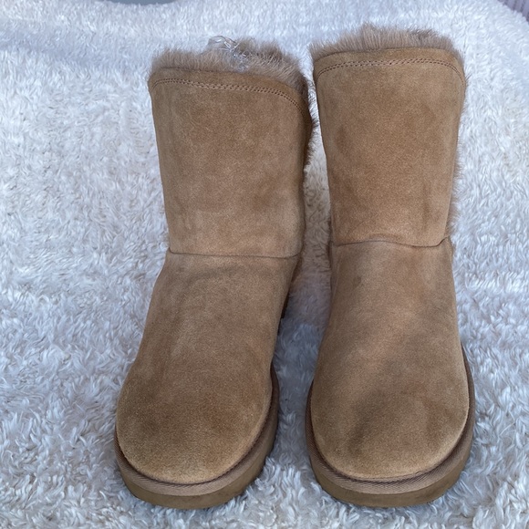 Ugg Classic Cuff Short Boot - Picture 6 of 6